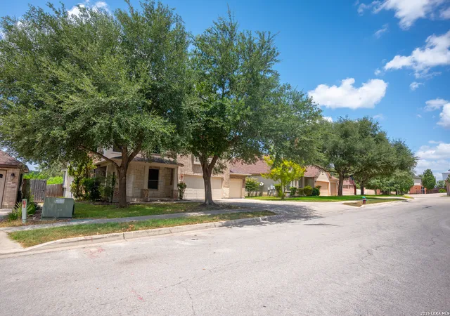Photo 3 of Single family home for sale at 145 Brush Trail Ln, Cibolo, TX 78108 | MLS# 2007752 | Listing updated on 2026-09-12