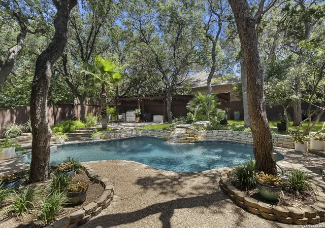 Photo 2 of Single family home for sale at 10 Inwood Mnr, San Antonio, TX 78248 | MLS# 2007953 | Listing updated on 2026-09-18