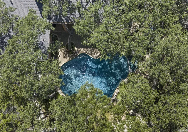 Photo 4 of Single family home for sale at 10 Inwood Mnr, San Antonio, TX 78248 | MLS# 2007953 | Listing updated on 2026-09-18
