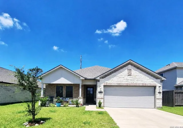 Photo 1 of Single family home for sale at 226 Eagleville Dr, Alvin, TX 77511 | MLS# 2009532 | Listing updated on 2026-09-21