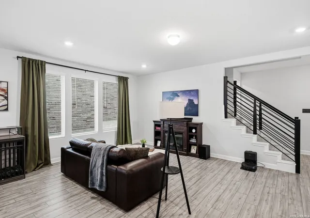 Photo 4 of Single family home for sale at 16203 Bronco Vw, San Antonio, TX 78247 | MLS# 2011156 | Listing updated on 2026-09-13