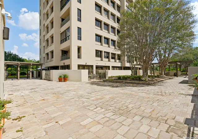 Listing Photo 1 - Condo for sale in building located at 4001 N New Braunfels Ave, San Antonio, TX 78209 - Unit #404