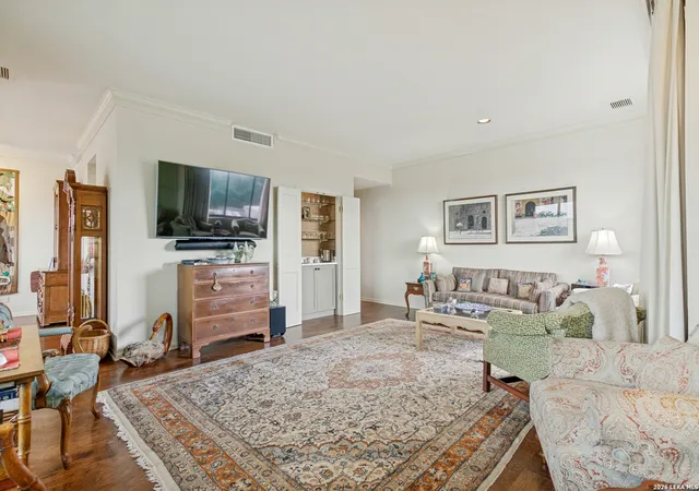 Listing Photo 2 - Condo for sale in building located at 4001 N New Braunfels Ave, San Antonio, TX 78209 - Unit #404