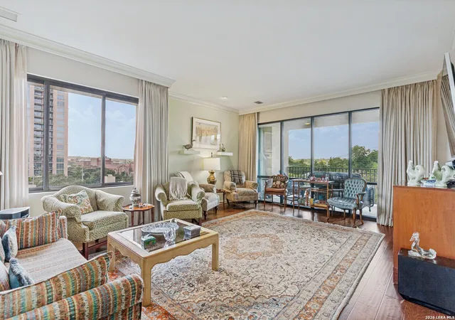 Listing Photo 4 - Condo for sale in building located at 4001 N New Braunfels Ave, San Antonio, TX 78209 - Unit #404