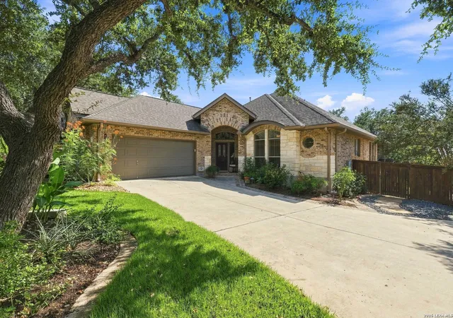 Photo 1 of Sale Pending at 27 Great Wood, Hollywood Park, TX 78232 | MLS# 2011837 | Listing updated on 2026-09-11