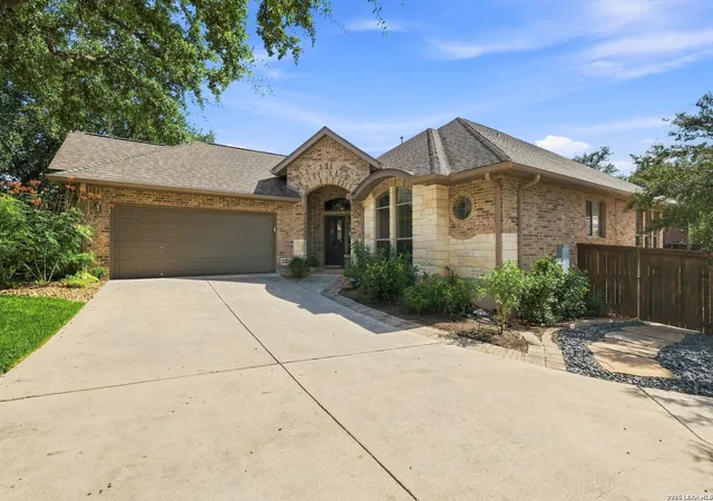 Photo 2 of Sale Pending at 27 Great Wood, Hollywood Park, TX 78232 | MLS# 2011837 | Listing updated on 2026-09-11