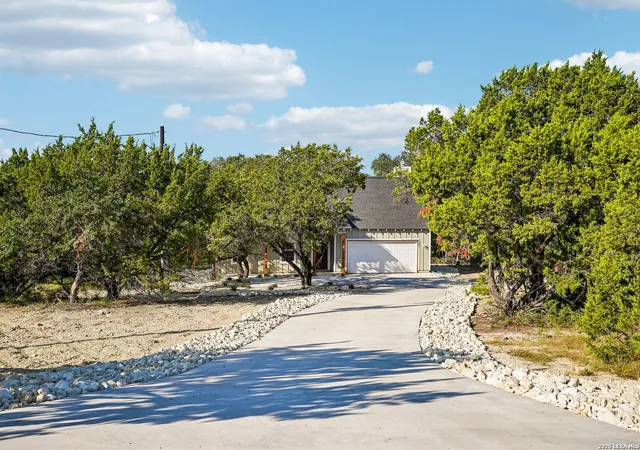 Photo 3 of Single family home for sale at 287 Deer Oaks Dr, Lakehills, TX 78063 | MLS# 2012823 | Listing updated on 2026-09-11
