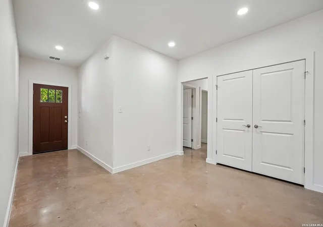 Photo 4 of Single family home for sale at 287 Deer Oaks Dr, Lakehills, TX 78063 | MLS# 2012823 | Listing updated on 2026-09-11