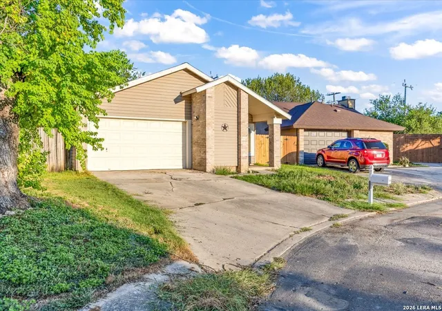 Photo 1 of Single family home for sale at 7906 Laurel Bnd, San Antonio, TX 78250 | MLS# 2013033 | Listing updated on 2026-09-15