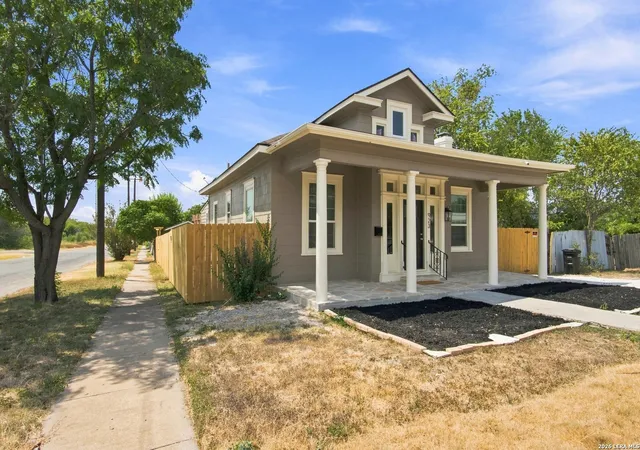 Photo 3 of Single family home for sale at 923 Saint Anthony Ave, San Antonio, TX 78210 | MLS# 2013047 | Listing updated on 2026-09-18