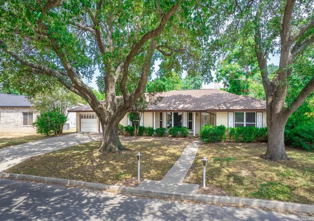 Photo 1 of Single family home for sale at 621 Balfour Dr, Windcrest, TX 78239 | MLS# 2013062 | Listing updated on 2026-09-12