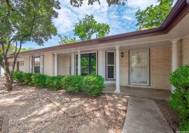 Photo 2 of Single family home for sale at 621 Balfour Dr, Windcrest, TX 78239 | MLS# 2013062 | Listing updated on 2026-09-12