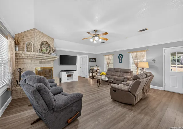 Photo 3 of Single family home for sale at 206 Deer Ridge Dr, La Vernia, TX 78121 | MLS# 2013065 | Listing updated on 2026-09-25