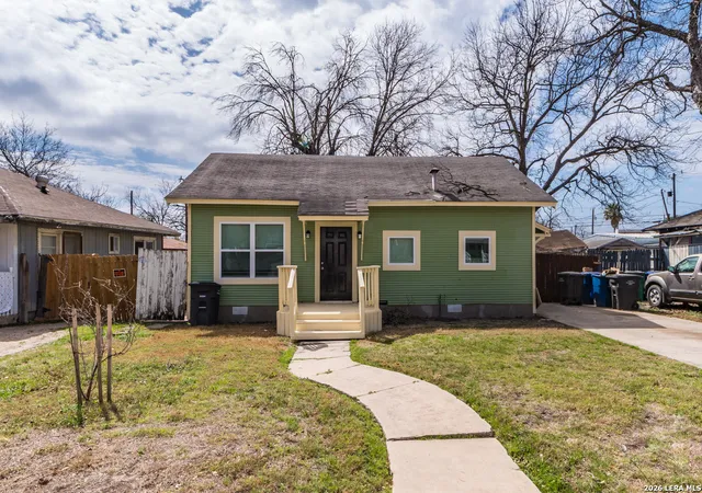 Photo 1 of Single family home for sale at 930 W Ridgewood Ct, San Antonio, TX 78201 | MLS# 2013085 | Listing updated on 2026-09-12
