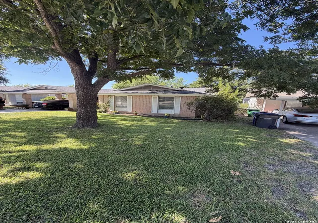 Photo 3 of Sale Pending at 3431 Quakertown Dr, San Antonio, TX 78230 | MLS# 2013116 | Listing updated on 2026-09-01