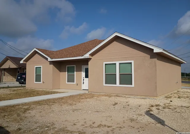 Photo 3 of Single family home for sale at 1012 E Bowie St, Del Rio, TX 78840 | MLS# 2013126 | Listing updated on 2026-09-18