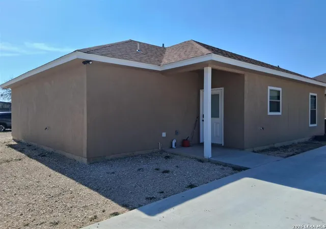 Photo 4 of Single family home for sale at 1012 E Bowie St, Del Rio, TX 78840 | MLS# 2013126 | Listing updated on 2026-09-18