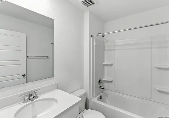 Photo 3 of Single family home for sale at 4088 Bermuda Ln, Seguin, TX 78155 | MLS# 2013167 | Listing updated on 2026-09-12