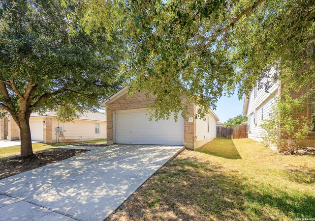 Photo 3 of Sale Pending at 304 Cattle Run, Cibolo, TX 78108 | MLS# 2013205 | Listing updated on 2026-09-04