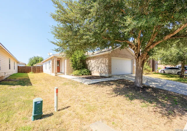 Photo 4 of Sale Pending at 304 Cattle Run, Cibolo, TX 78108 | MLS# 2013205 | Listing updated on 2026-09-04
