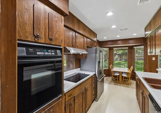 Photo 4 of Single family home for sale at 3615 Betsy Ross Dr, San Antonio, TX 78230 | MLS# 2013251 | Listing updated on 2026-09-07