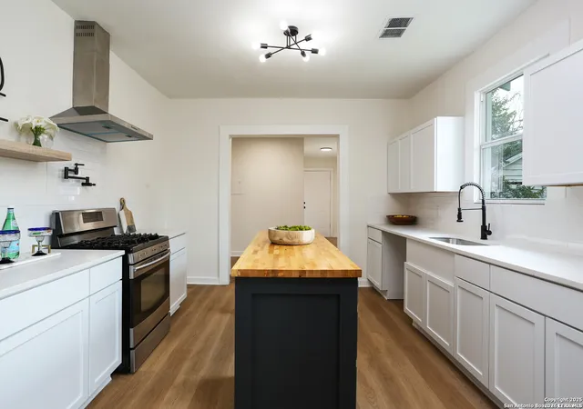 Photo 2 of Single family home for sale at 618 Canton, San Antonio, TX 78202 | MLS# 2013259 | Listing updated on 2026-09-12