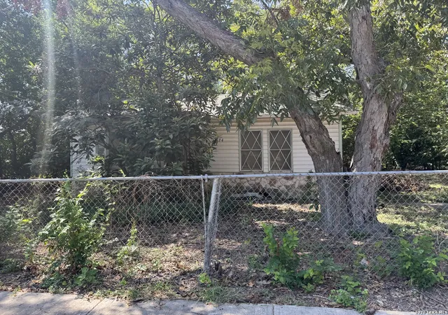 Photo 3 of Sale Pending at 324 Peabody Ave, San Antonio, TX 78211 | MLS# 2013264 | Listing updated on 2026-09-11