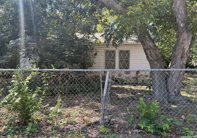 Photo 3 of Sale Pending at 324 Peabody Ave, San Antonio, TX 78211 | MLS# 2013264 | Listing updated on 2026-09-11