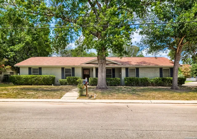 Photo 2 of Single family home for sale at 1345 Azalea Ln, New Braunfels, TX 78130 | MLS# 2013273 | Listing updated on 2026-09-23