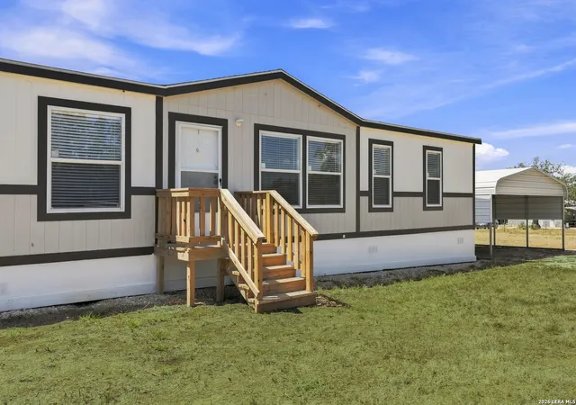 Photo 1 of Single family home for sale at 872 Main Loop Rd, Waelder, TX 78959 | MLS# 2013286 | Listing updated on 2026-09-12