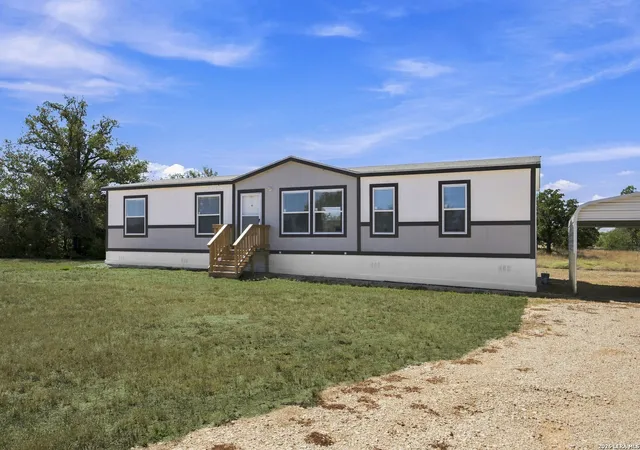 Photo 3 of Single family home for sale at 872 Main Loop Rd, Waelder, TX 78959 | MLS# 2013286 | Listing updated on 2026-09-12