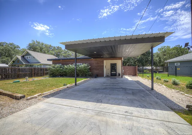 Photo 2 of Single family home for sale at 1630 Cyn Edge, Canyon Lake, TX 78133 | MLS# 2013287 | Listing updated on 2026-09-12