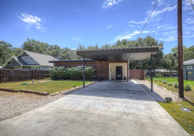 Photo 2 of Single family home for sale at 1630 Cyn Edge, Canyon Lake, TX 78133 | MLS# 2013287 | Listing updated on 2026-09-12