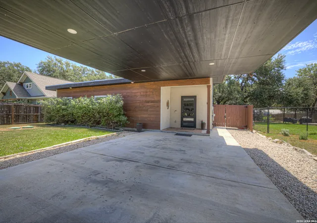 Photo 3 of Single family home for sale at 1630 Cyn Edge, Canyon Lake, TX 78133 | MLS# 2013287 | Listing updated on 2026-09-12