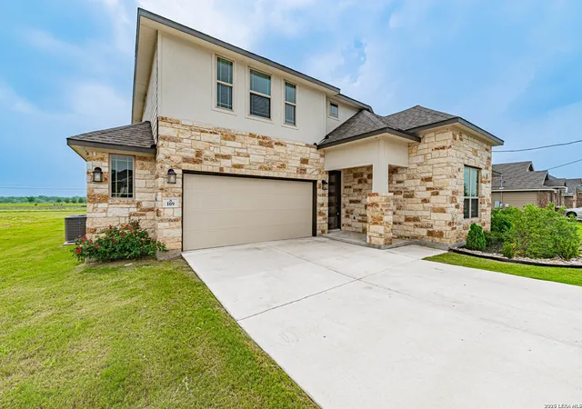 Photo 3 of Single family home for sale at 109 Willow Oak Trl, Floresville, TX 78114 | MLS# 2013297 | Listing updated on 2026-09-12