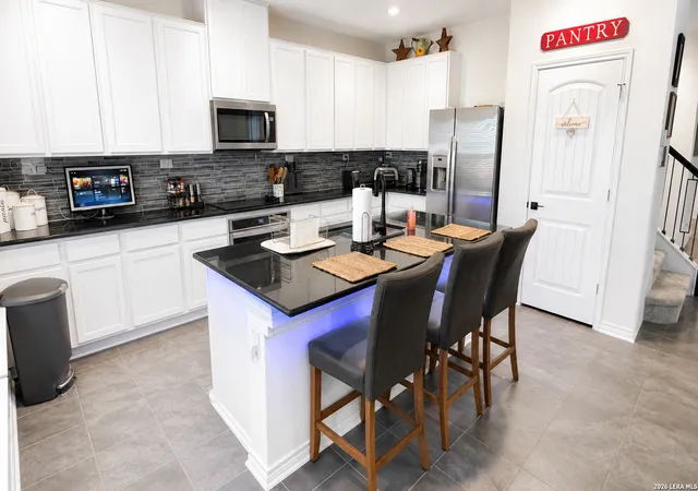 Photo 3 of Single family home for sale at 8227 Cactus Wren Hl, San Antonio, TX 78253 | MLS# 2013348 | Listing updated on 2026-10-24