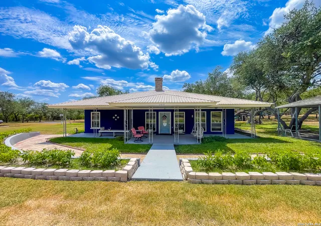 Photo 1 of Single family home for sale at 2815 Orange Ln, Beeville, TX 78102 | MLS# 2013349 | Listing updated on 2026-09-12