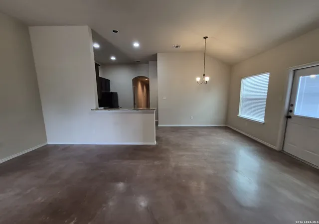Listing Photo 5 - Condo for sale in building located at 698 Saengerhalle Rd, New Braunfels, TX 78130