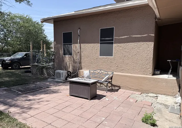 Photo 2 of Multi family home for sale at 1030 W Huisache Ave, San Antonio, TX 78201 | MLS# 2013474 | Listing updated on 2026-09-13