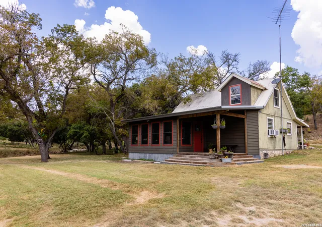 Photo 3 of Single family home for sale at 190 Enchanted Valley Rd, Kerrville, TX 78028 | MLS# 2013554 | Listing updated on 2026-09-13