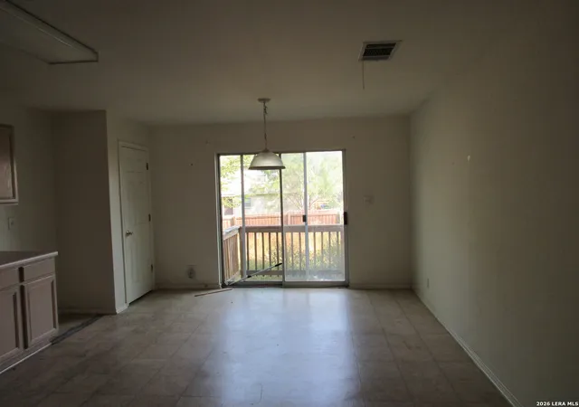 Photo 4 of Single family home for sale at 223 Bridle Rdg, San Antonio, TX 78227 | MLS# 2013575 | Listing updated on 2026-09-15