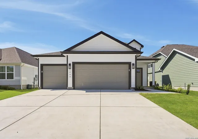 Photo 2 of Single family home for sale at 1233 Sweden, Seguin, TX 78155 | MLS# 2013594 | Listing updated on 2026-09-13