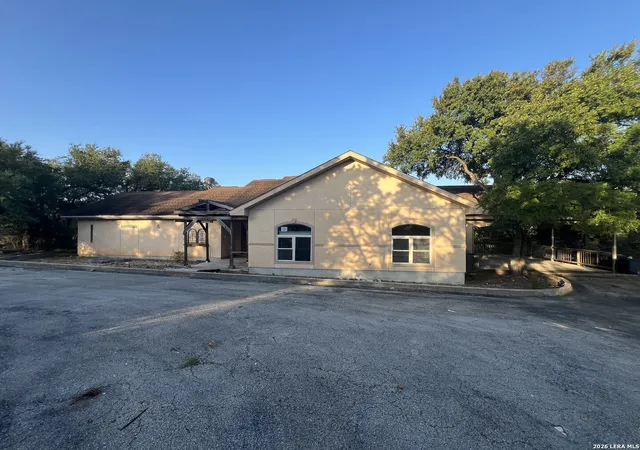Photo 1 of Sale Pending at 203 Winchester Dr, Bergheim, TX 78004 | MLS# 2013602 | Listing updated on 2026-09-21