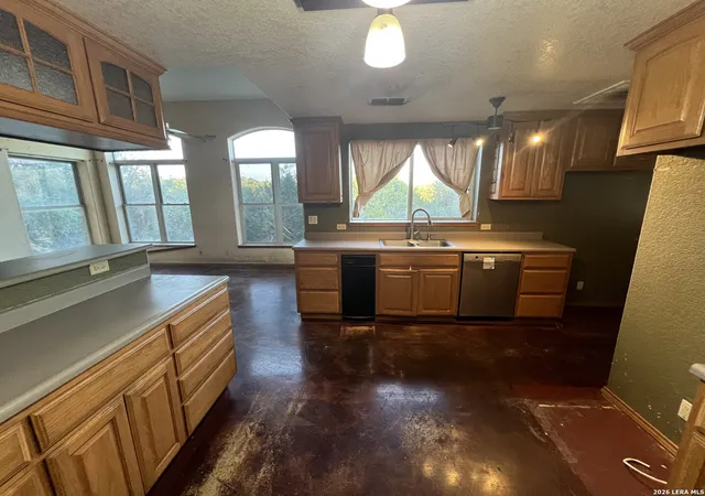 Photo 3 of Sale Pending at 203 Winchester Dr, Bergheim, TX 78004 | MLS# 2013602 | Listing updated on 2026-09-21