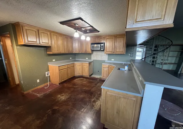 Photo 3 of Sale Pending at 203 Winchester Dr, Bergheim, TX 78004 | MLS# 2013602 | Listing updated on 2026-09-21