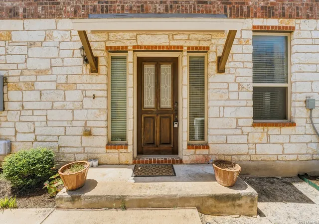 Listing Photo 4 - Condo for sale in building located at 2105 Town Centre Dr, Round Rock, TX 78664 - Unit #36