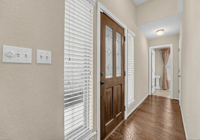 Listing Photo 5 - Condo for sale in building located at 2105 Town Centre Dr, Round Rock, TX 78664 - Unit #36