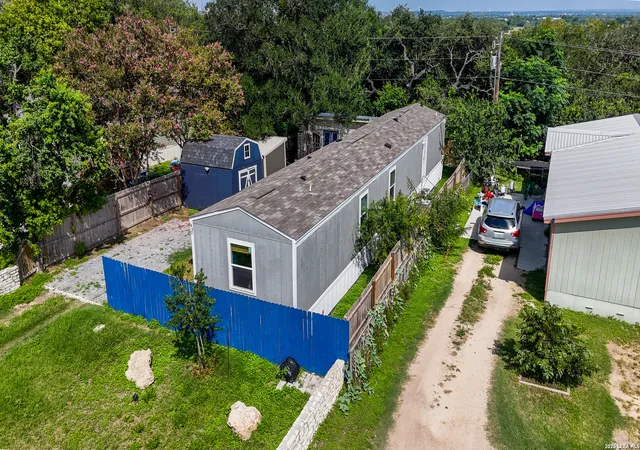 Photo 2 of Single family home for sale at 453 E Zipp Rd, New Braunfels, TX 78130 | MLS# 2013611 | Listing updated on 2026-09-13