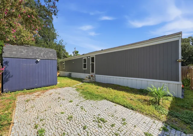 Photo 3 of Single family home for sale at 453 E Zipp Rd, New Braunfels, TX 78130 | MLS# 2013611 | Listing updated on 2026-09-13