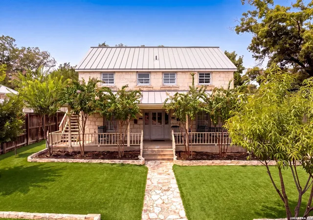 Photo 1 of Single family home for sale at 204 N Acorn St, Fredericksburg, TX 78624 | MLS# 2013613 | Listing updated on 2026-09-13